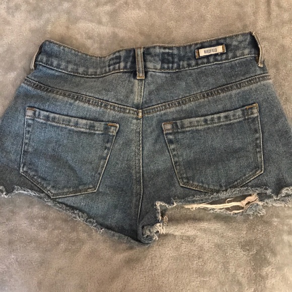 Brandy Melville daisy duke short shorts, size 26 - Picture 3 of 6